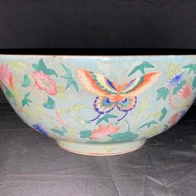 LOT#53: Believed to be 19th Century Heavy Chinese Porcelain Bowl