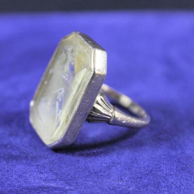 LOT#91: Stamped 10K Gold Ring with Crest 8.6g