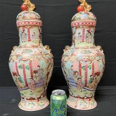 LOT#139: Pair of Chinese Lidded Porcelain Vases