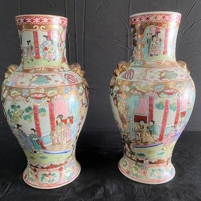 LOT#139: Pair of Chinese Lidded Porcelain Vases