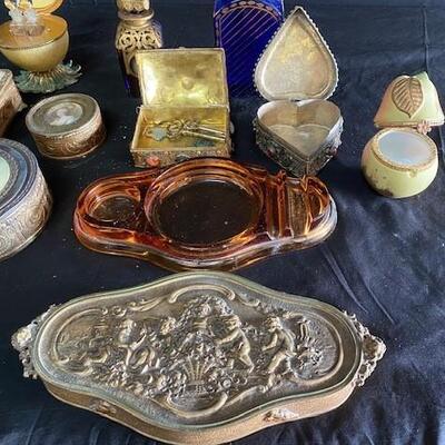 LOT#146: Vanity DÃ©cor Lot #1