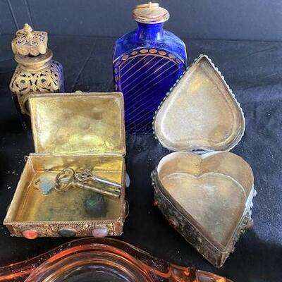 LOT#146: Vanity DÃ©cor Lot #1