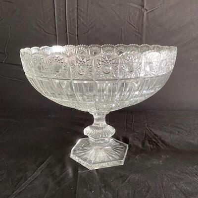 LOT#148: French Heavy Cut Glass Fruit Bowl
