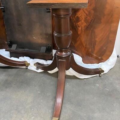LOT#183: Believed to be Mahogany Pedestal Table