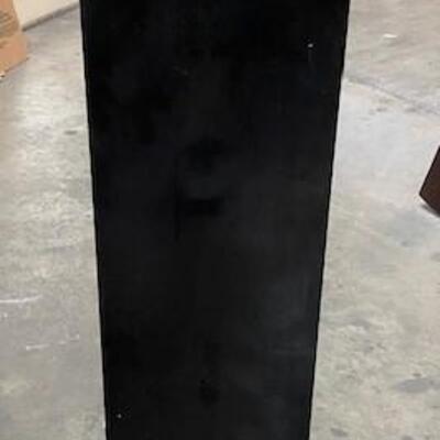 LOT#206: Black Lacquered Pedestal