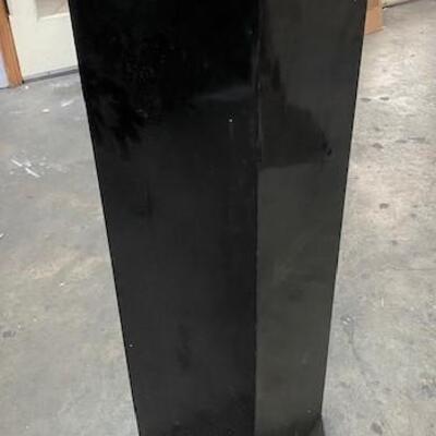 LOT#206: Black Lacquered Pedestal