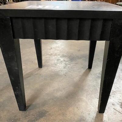LOT#214: End Table