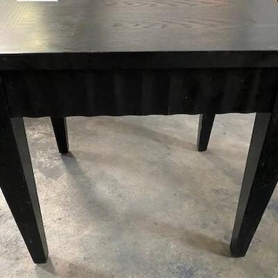 LOT#214: End Table