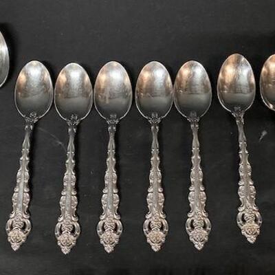 LOT#218: 40+ Piece Oneida Flatware