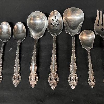 LOT#218: 40+ Piece Oneida Flatware