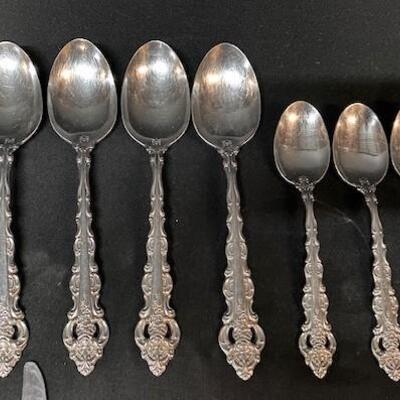 LOT#218: 40+ Piece Oneida Flatware