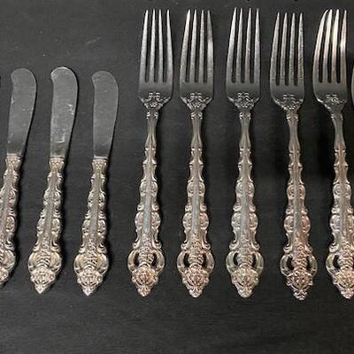 LOT#218: 40+ Piece Oneida Flatware