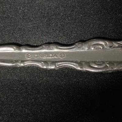 LOT#218: 40+ Piece Oneida Flatware