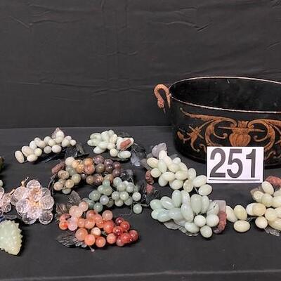 LOT#251: Jade, Alabaster & Crystal Grape Lot