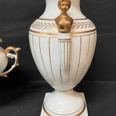 LOT#257: White & Gold Ceramic Lot