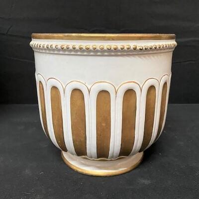 LOT#257: White & Gold Ceramic Lot