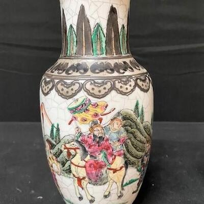 LOT#260: Pair of Chinese Vases