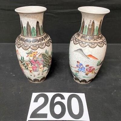 LOT#260: Pair of Chinese Vases