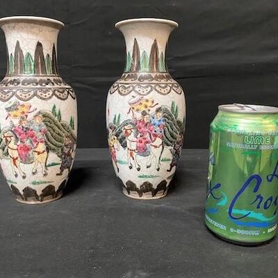 LOT#260: Pair of Chinese Vases
