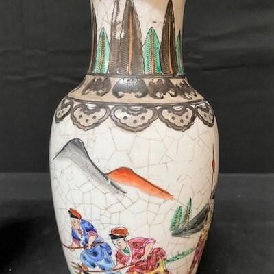 LOT#260: Pair of Chinese Vases