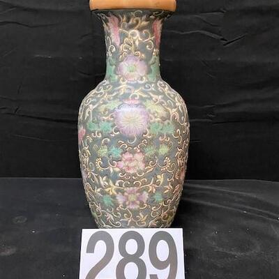 LOT#289: Signed Chinese Porcelain Vase