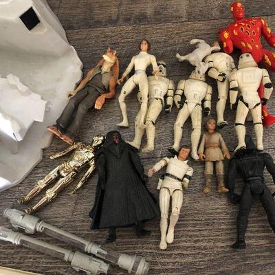 76: Vintage Star Wars Figures and Accessories