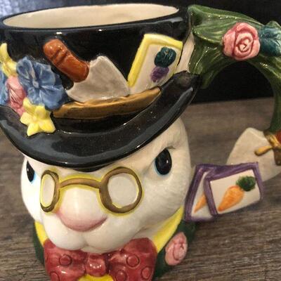85: Alice in Wonderland Game and Two Mugs