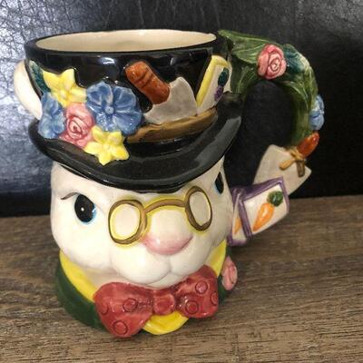 85: Alice in Wonderland Game and Two Mugs