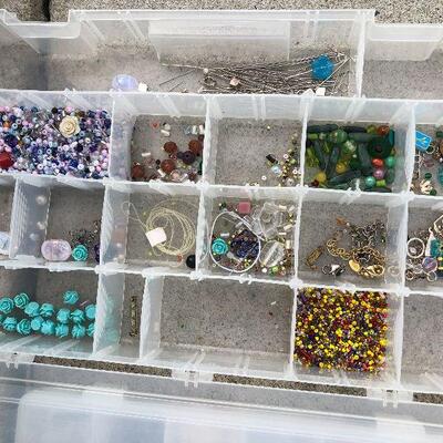 100: Lot of Beads in cases