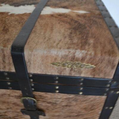 LOT 81 COWHIDE TRUNK/TABLE