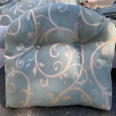 Lot 115. Lounge chair cushions, sets of 4 and 5 seat cushions and tablecloth--$55