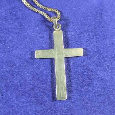 LOT#340: Stamped 14K Gold Crucific & Box Charm 6.9g