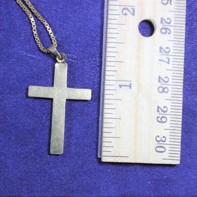 LOT#340: Stamped 14K Gold Crucific & Box Charm 6.9g