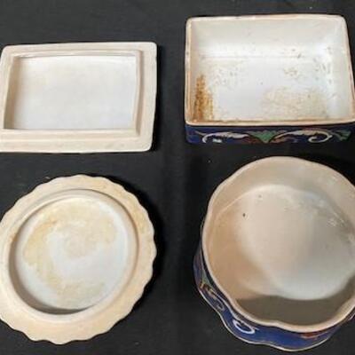 LOT#412: Believed to be Porcelain Chinese Export Covered Trinket Boxes 