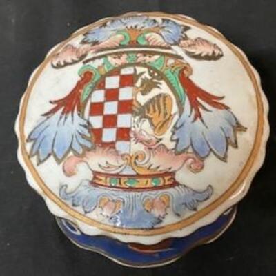LOT#412: Believed to be Porcelain Chinese Export Covered Trinket Boxes 