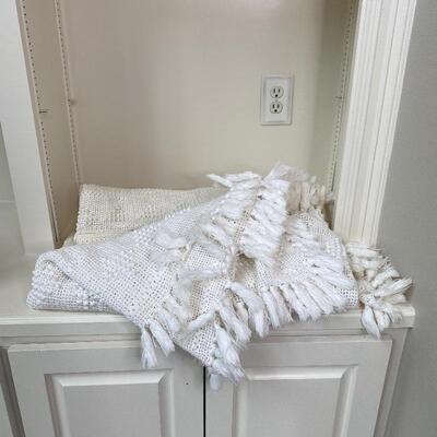 White Hobnail Full Vintage Bedspread *See Details