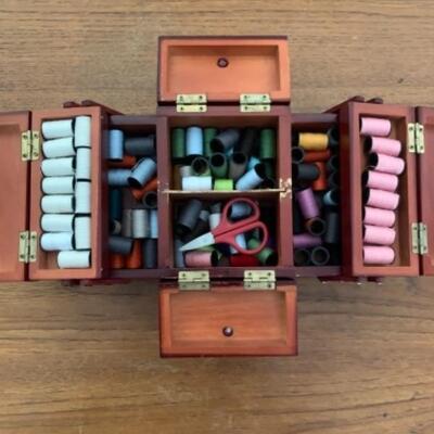 Lot 71 - Vintage Singer Sewing Box and Vintage Buttons