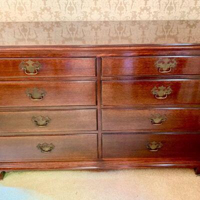 LOT 24 ANTIQUE MAHOGANY CHEST OF DRAWERS
