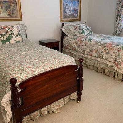 LOT 166 Pair Twin Beds Antique Mahogany Wood Frame NEW Mattresses