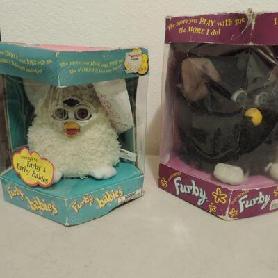 VINTAGE FURBYS