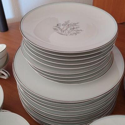 Lot #57: Vintage NORITAKE Taryn Fine China Set