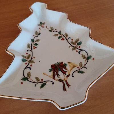 Lot #60: Vintage Group of Christmas Deco 