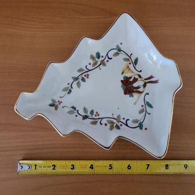 Lot #60: Vintage Group of Christmas Deco 