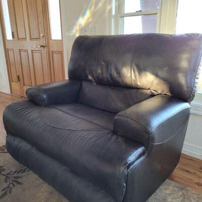 Lot #81: Durablend Leather Motorized Reclining Chair 42