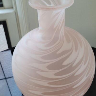 Lot #92: Vintage 10" LARGE Fenton Swirl Glass Vase