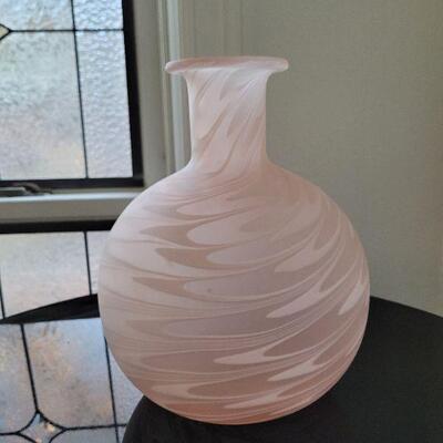 Lot #92: Vintage 10" LARGE Fenton Swirl Glass Vase