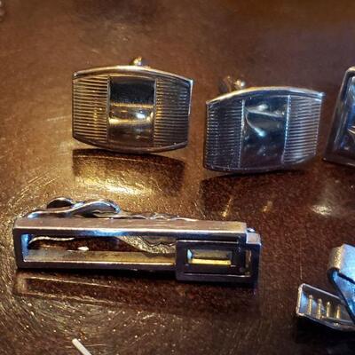 Lot 106: Vintage Mens Cufflinks and Tiebars