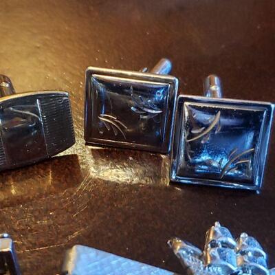 Lot 106: Vintage Mens Cufflinks and Tiebars