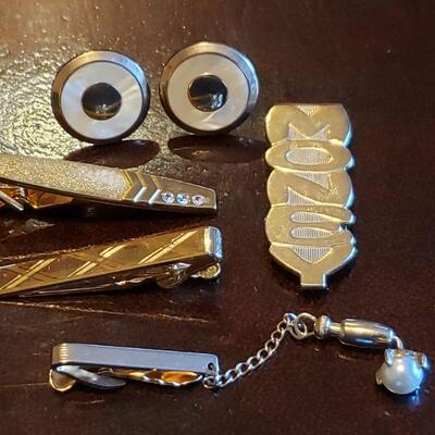 Lot 107: Vintage Cufflinks, Tiebars & Money Clip