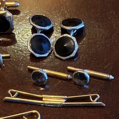 Lot 108: Vintage/Antique Cufflinks & Tiebars/Pin